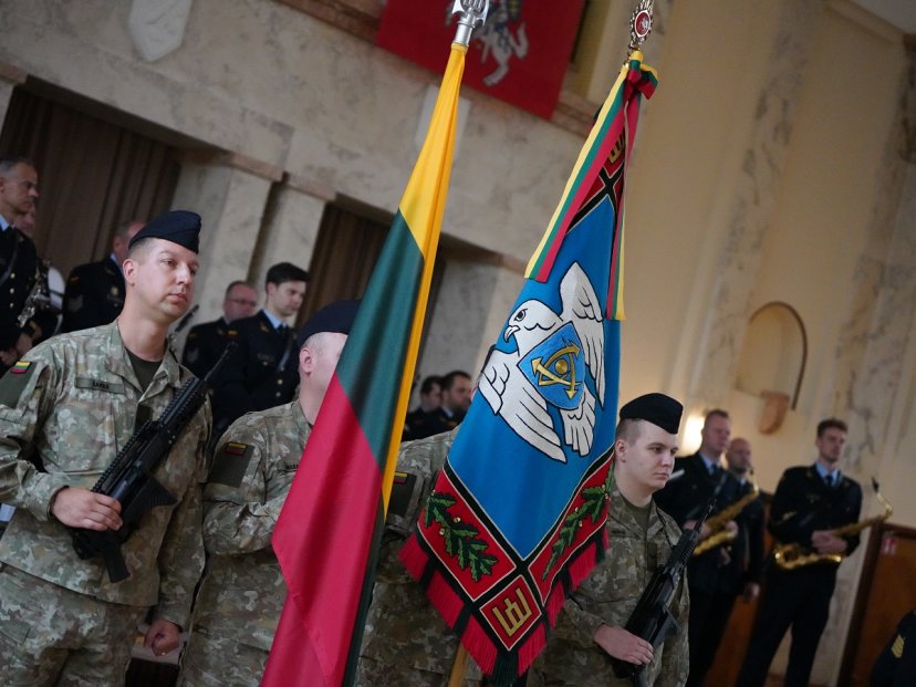 Karinių oro pajėgų Oro erdvės stebėjimo ir kontrolės valdyba paminėjo kovinės vėliavos įteikimo...