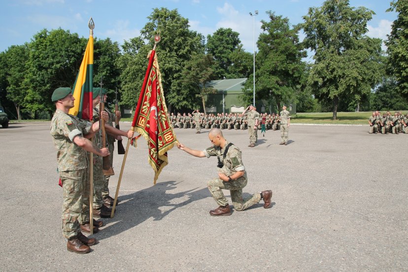 Lietuvos Respublikai prisiekė per 400 Nuolatinės privalomosios pradinės karo tarnybos karių