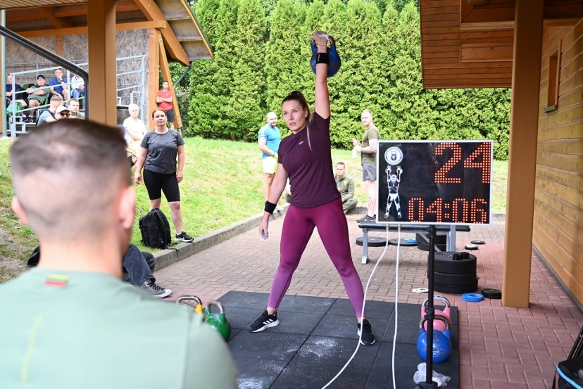 Logistikos valdybos kariai varžėsi jėgos, sumanumo ir ištvermės sporto žaidynėse