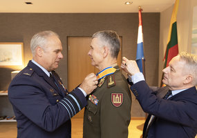 Kariuomenės vadui įteiktas valstybinis Nyderlandų Karalystės apdovanojimas - 1
