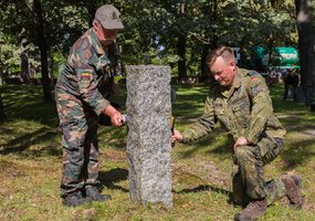 Vokietijos ir Lietuvos kariai tvarkė Pasauliniuose karuose žuvusių karių kapus - 1