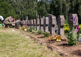 Vokietijos ir Lietuvos kariai tvarkė Pasauliniuose karuose žuvusių karių kapus - 6