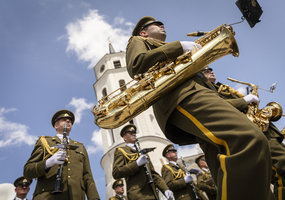 Lietuvos ginkluotųjų pajėgų vėliavų būriai atidavė pagarbą Prezidentui - 9