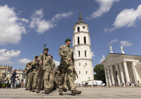 Lietuvos ginkluotųjų pajėgų vėliavų būriai atidavė pagarbą Prezidentui - 12