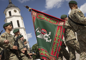 Lietuvos ginkluotųjų pajėgų vėliavų būriai atidavė pagarbą Prezidentui - 13