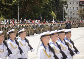 Lietuvos ginkluotųjų pajėgų vėliavų būriai atidavė pagarbą Prezidentui - 11
