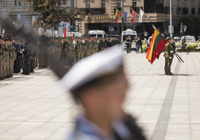 Lietuvos ginkluotųjų pajėgų vėliavų būriai atidavė pagarbą Prezidentui - 10