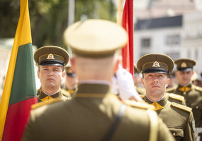 Lietuvos ginkluotųjų pajėgų vėliavų būriai atidavė pagarbą Prezidentui - 3