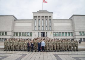 Jaunesniųjų karininkų vadų mokymų absolventams suteiktas leitenanto laipsnis - 3
