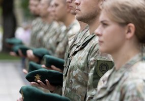 Jaunesniųjų karininkų vadų mokymų absolventams suteiktas leitenanto laipsnis - 1
