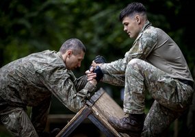 Jaunųjų inžinierių individualaus rengimo etapo pabaigą vainikavo juodos beretės - 4