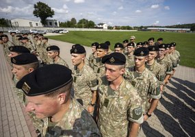 Jaunųjų inžinierių individualaus rengimo etapo pabaigą vainikavo juodos beretės - 7