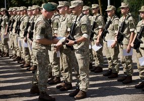 Bazinį kario kursą baigė 400 nuolatinės privalomosios pradinės karo tarnybos karių  - 1
