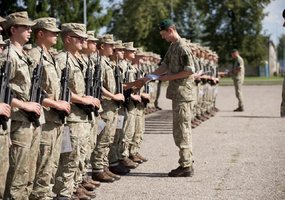 Bazinį kario kursą baigė 400 nuolatinės privalomosios pradinės karo tarnybos karių  - 2