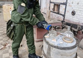 Pratybų metu Slovakijoje Inžinerijos bataliono kariai dirbo su tikromis kovinėmis nuodingosiomis... - 1