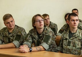 Į tarnybą Lietuvos kariuomenėje atvyko beveik 250 NPPKT ir 50 aktyviojo rezervo karių - 10