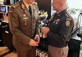 Kariuomenės vadas generolas Raimundas Vaikšnoras dalyvavo NATO kariniame komitete su aljanso... - 1