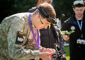 Karo policininkas atstovavo Lietuvos kariuomenei tarptautinėse dronų lenktynėse Jungtinėje... - 4