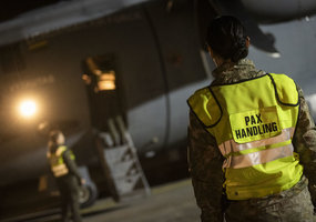 Iš Libano evakuotus piliečius gabenantis Lietuvos kariuomenės Karinių oro pajėgų lėktuvas... - 2