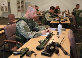 Prasidėjo komendantinių vienetų karių rengimas - 1
