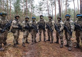 Kaip iš E.M. Remarko romano: klasės draugai kartu atlieka karinę tarnybą - 4