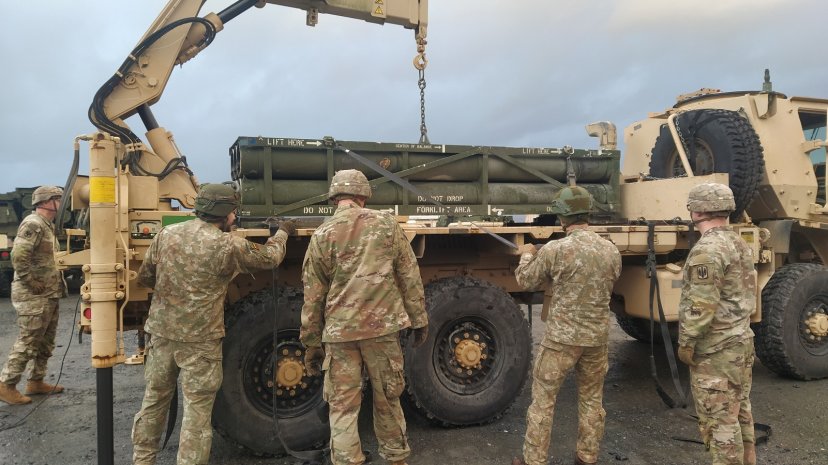 Sausumos pajėgų kariai dalyvauja tarptautiniame HIMARS įgulų rengime Vokietijoje