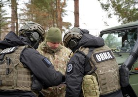 Krašto apsaugos savanorių pajėgų kariai kartu su Viešojo saugumo tarnybos padaliniais treniravosi... - 2