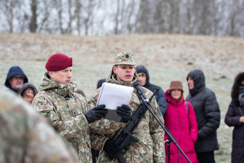 Partizanų memoriale Lietuvai prisiekė kariai savanoriai