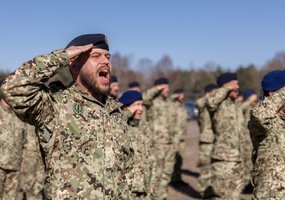 Kairių poligone iškelta Portugalijos rotacinių pajėgų vėliava  - 3