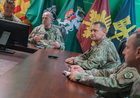 Pensilvanijos nacionalinės gvardijos vadas gen. mjr. John R. Pippy susitiko su Sausumos pajėgų... - 2