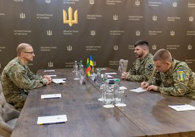 Gynybos štabo viršininkas generolas leitenantas Remigijus Baltrėnas Ukrainoje susipažino su... - 3