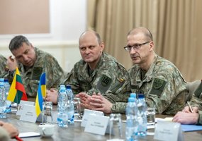 Chief of the Defence Staff Lt Gen Remigijus Baltrėnas learned about the latest battlefield... - 1