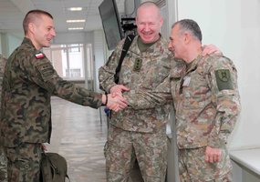 Commander MND-NE paid a visit to the National Defence Volunteer Force HQ   - 1