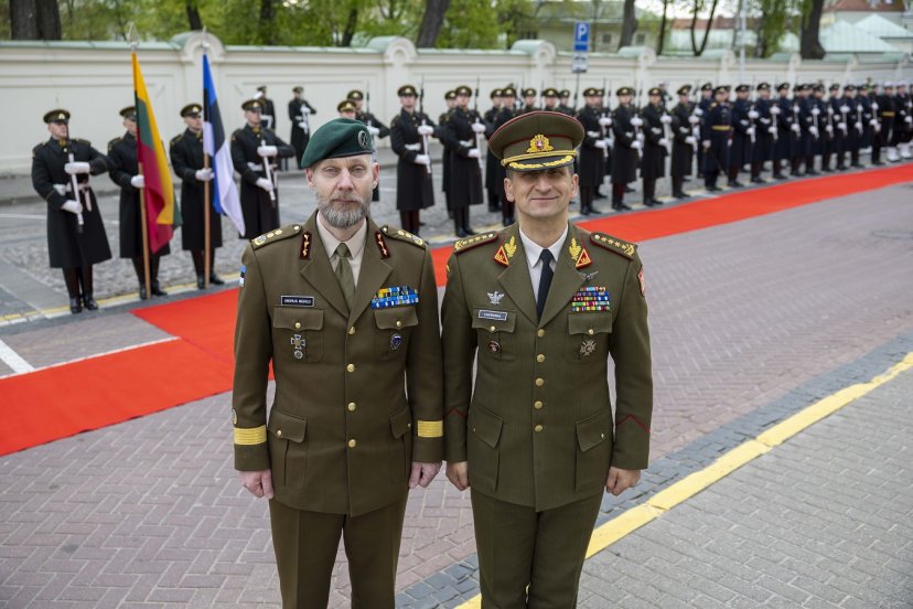 Pirmojo Estijos kariuomenės vado vizito metu daug dėmesio skirta patirties dalinimuisi
