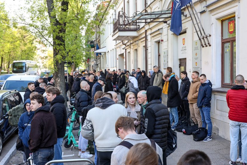 Daugiau nei 400 jaunuolių pradeda tarnybą Lietuvos kariuomenėje