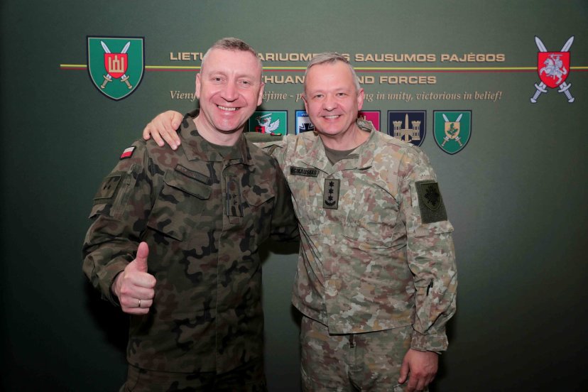 Commander MND-NE paid a visit to the National Defence Volunteer Force HQ  