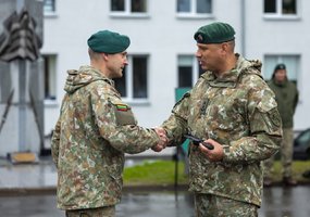 Vadų pasikeitimo ceremonija Algirdo batalione: perduota vėliava ir atsakomybė  - 5