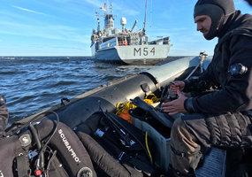 Lietuvos karinės jūrų pajėgos surado ir neutralizavo dvi minas Estijos tarptautinių pratybų „EST... - 1