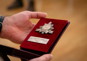 Karo policijoje vyko vyriausiojo puskarininkio pasikeitimo ir spontono perdavimo ceremonija  - 2