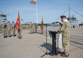 Įteiktos kovinės vėliavos Karinių jūrų pajėgų Karo laivų flotilei ir Jūros ir pakrančių stebėjimo... - 6