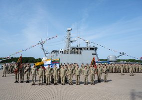 Įteiktos kovinės vėliavos Karinių jūrų pajėgų Karo laivų flotilei ir Jūros ir pakrančių stebėjimo... - 2