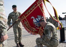 Įteiktos kovinės vėliavos Karinių jūrų pajėgų Karo laivų flotilei ir Jūros ir pakrančių stebėjimo... - 1