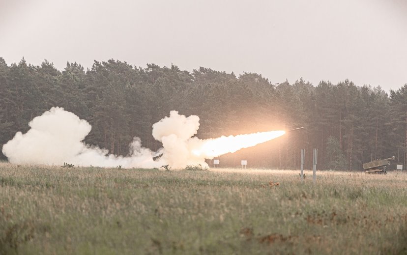 Ruošiantis HIMARS sistemų integracijai į Lietuvos kariuomenę JAV ir Lietuvos kariai vykdė...