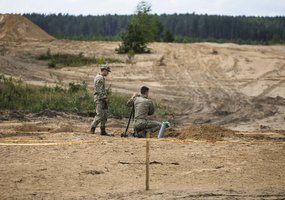 Pabradės poligone inžinieriai simuliuoja rusišką artileriją: testuojamas naujai įrengiamų gynybos... - 5