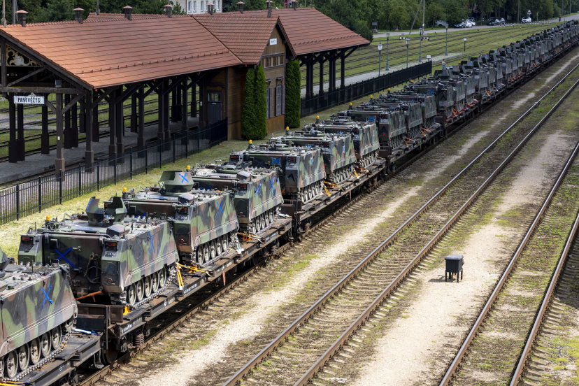 Pratybose „Karaliaus kirtis 2025“  išbandytas kombinuotas perdislokavimas į Pabradės poligoną