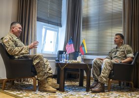 Lietuvos kariuomenės vadas gen. Raimundas Vaikšnoras aptarė saugumo klausimus su NATO... - 4