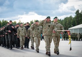 Viešojo saugumo tarnybos ir VSAT Pasieniečių mokyklos kursantai baigė bazinio kario savanorio... - 7