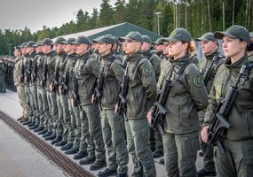 Viešojo saugumo tarnybos ir VSAT Pasieniečių mokyklos kursantai baigė bazinio kario savanorio... - 4