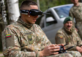 Brigados generolo Kazio Veverskio poligone surengtos pirmojo asmens vaizdo bepiločių sistemų... - 5