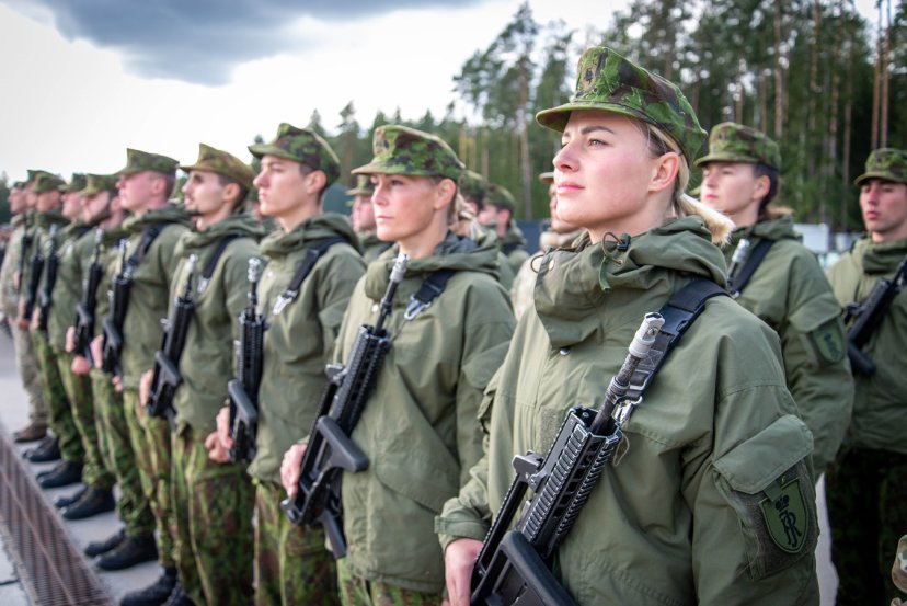 Viešojo saugumo tarnybos ir VSAT Pasieniečių mokyklos kursantai baigė bazinio kario savanorio...